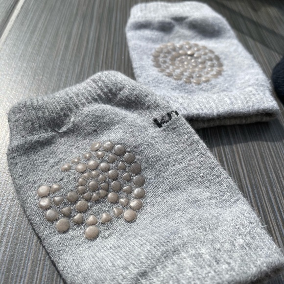 6-9MO Training Knee Pads and Sock - Picture 3 of 4